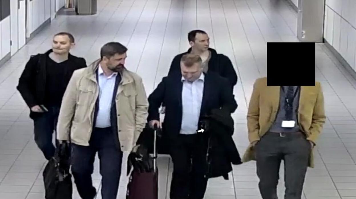Las autoridades holandesas detuvieron a cuatro hombres que volaron de Moscú a Amsterdam en abril de este año