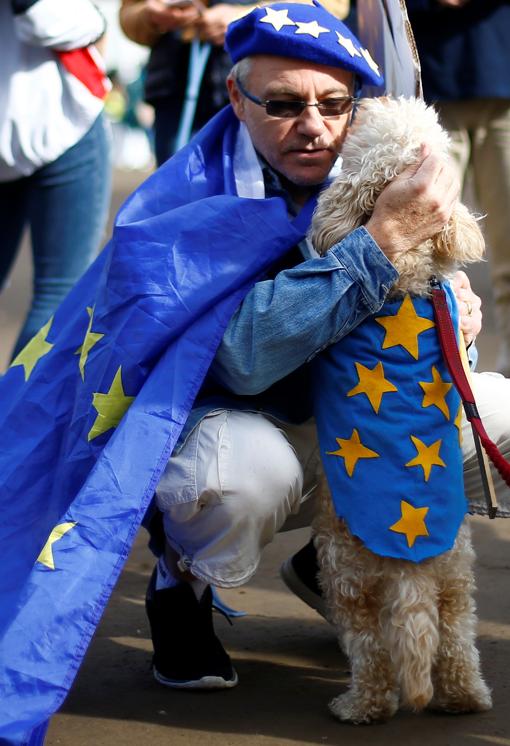 Cientos de perros se manifiestan en Londres contra el Brexit