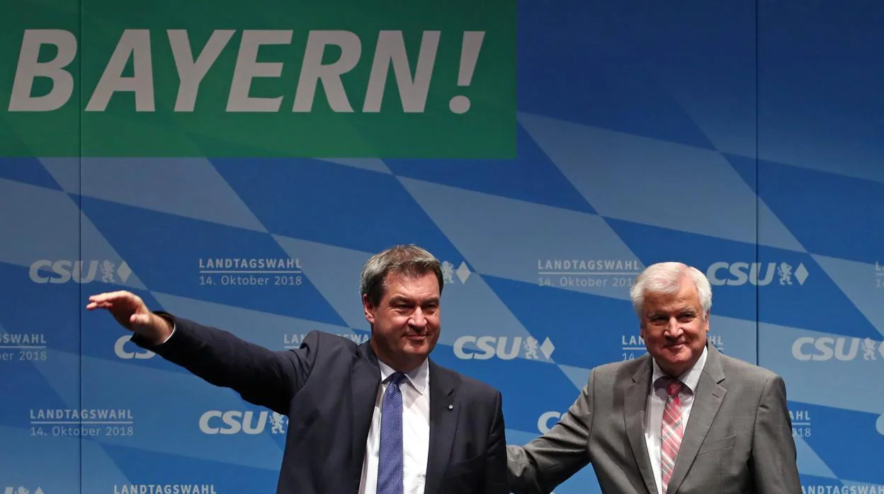El líder de la CSU Horst Seehofer y el primer ministro del estado de Baviera Markus Soeder