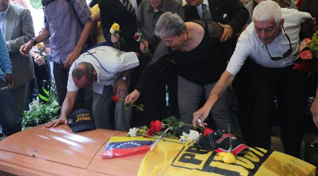 El chavismo descalifica la reputación del concejal muerto mostrándolo como un pedófilo