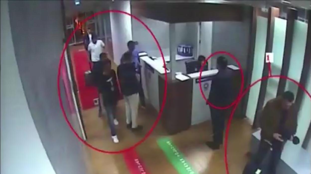 Un video policial de CCTV muestra a los sospechosos del asesinato del periodista en el aeropuerto de Ataturk