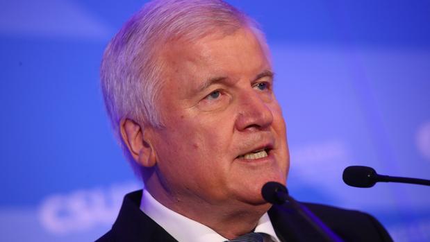 Berlín culpa del mal resultado al ministro de Interior, Seehofer