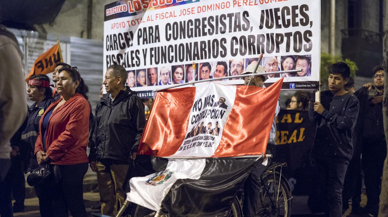 Marcha contra la trama de corrupción encabezada por Hinostroza