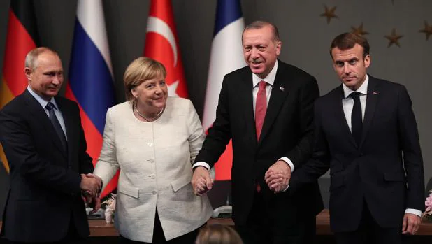La cumbre en Estambul busca soluciones políticas a la guerra en Siria