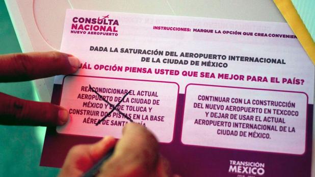 Los mexicanos votan cancelar el multimillonario nuevo aeropuerto ya en construcción
