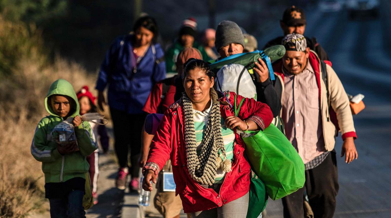 Tijuana recibe con hostilidad a la primera caravana de inmigrantes centroamericanos