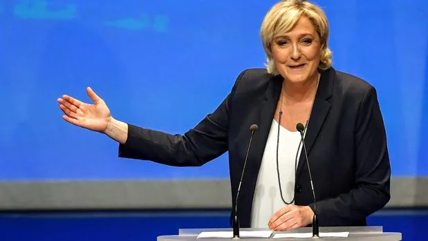 El Gobierno francés acusa a Marine Le Pen de instigar la violencia entre los «chalecos amarillos»