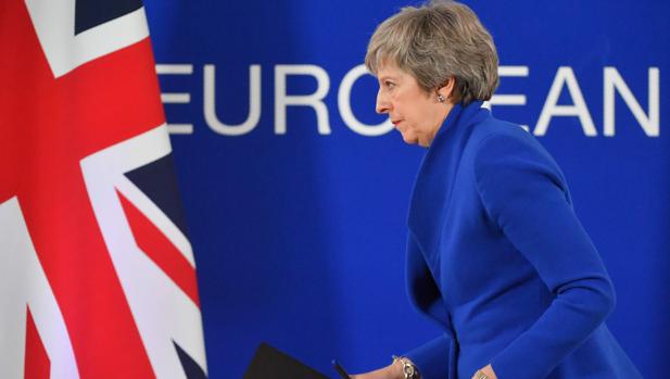May pide el apoyo de los británicos para salvar el acuerdo del Brexit firmado por los Veintisiete