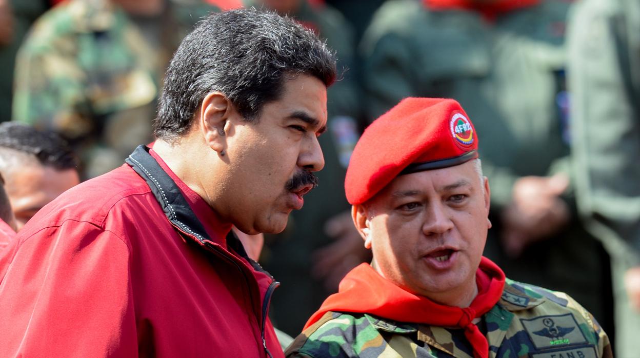 Nicolás Maduro, con Diosdado Cabello en abril de 2016