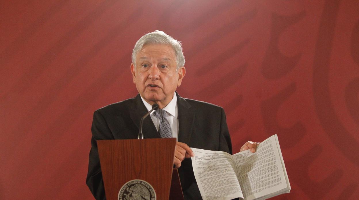 López Obrador ofrece una rueda de prensa en el Salón Tesorería del Palacio Nacional en Ciudad de México