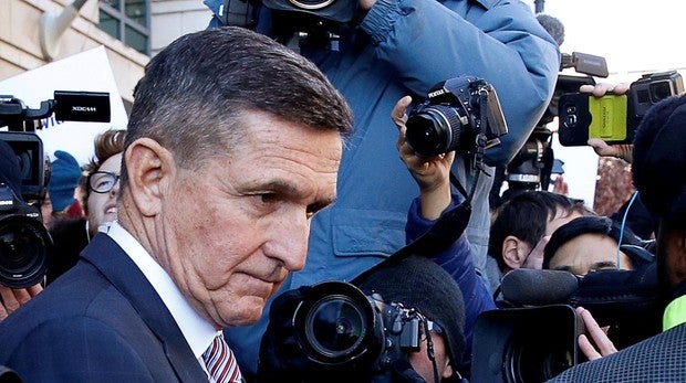 Michael Flynn, que coopera en la investigación de la trama rusa, solicita retrasar su condena