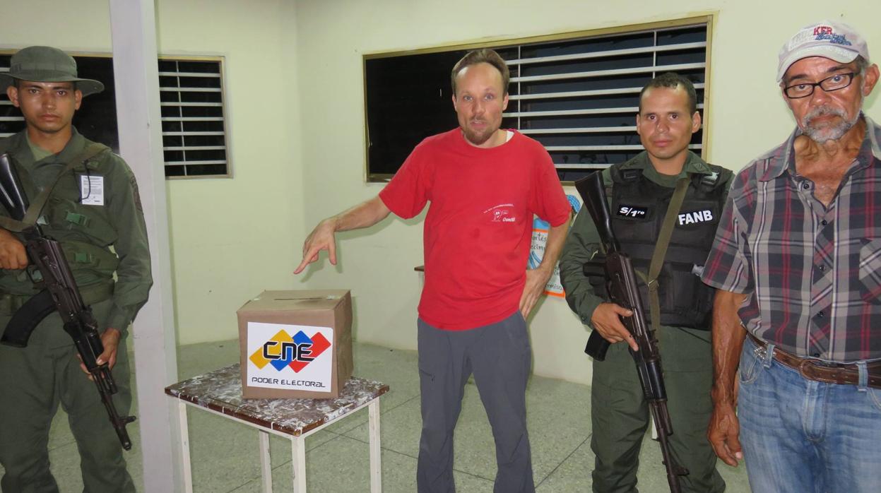 Una foto del Facebook de Billy Six en un colegio electoral en Venezuela