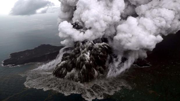 El «Hijo del Krakatoa» desata un tsunami con 373 muertos en Indonesia