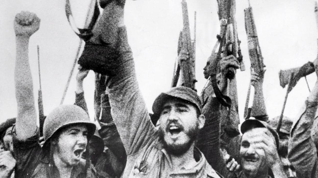 Fidel Castro celebra la victoria revolucionaria en La Habana el 8 de enero de 1959