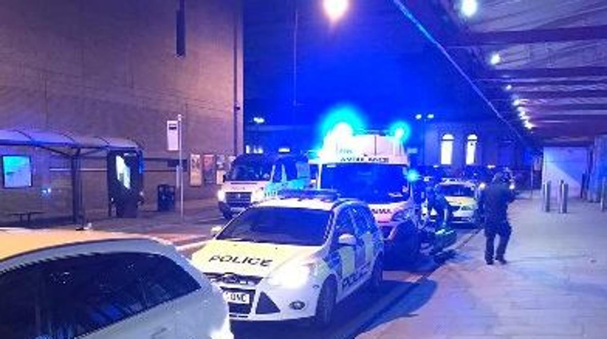 Detenido un individuo tras herir con un cuchillo a tres personas en una estación de metro de Manchester