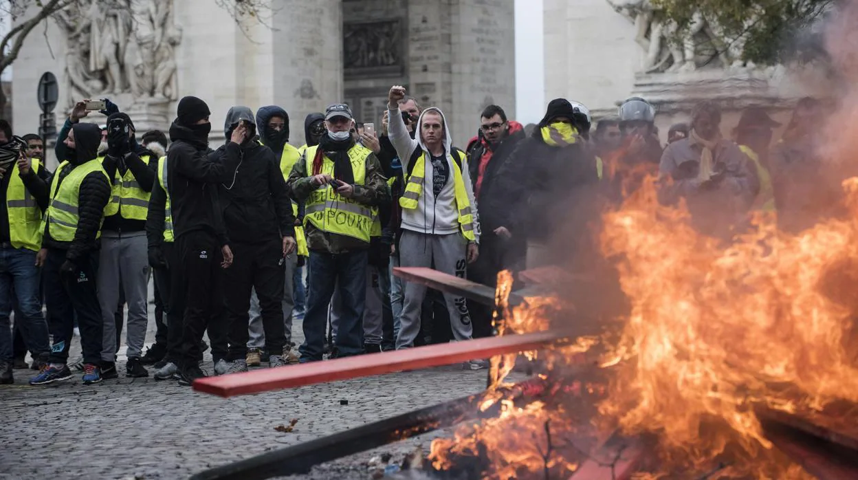 Al menos 34 detenidos durante la octava movilización de los chalecos amarillos en París
