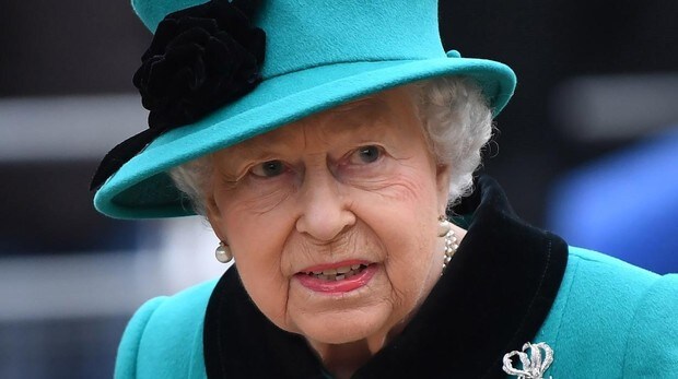 Isabel II pide a los políticos británicos que encuentren un «terreno común» para el Brexit