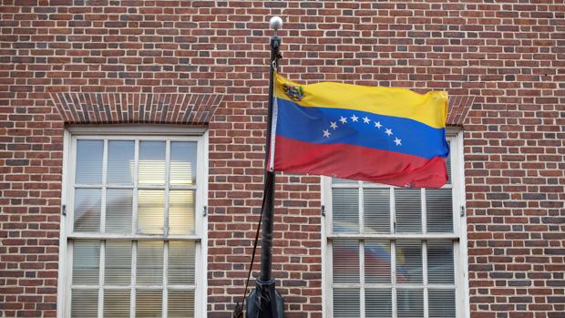 EE.UU. ordena la salida de todo el personal diplomático no esencial en Venezuela