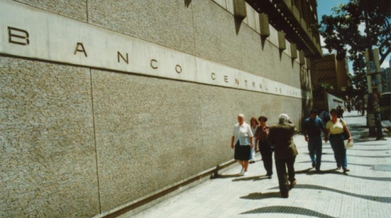 Fachada del Banco Central de Venezuela en Caracas