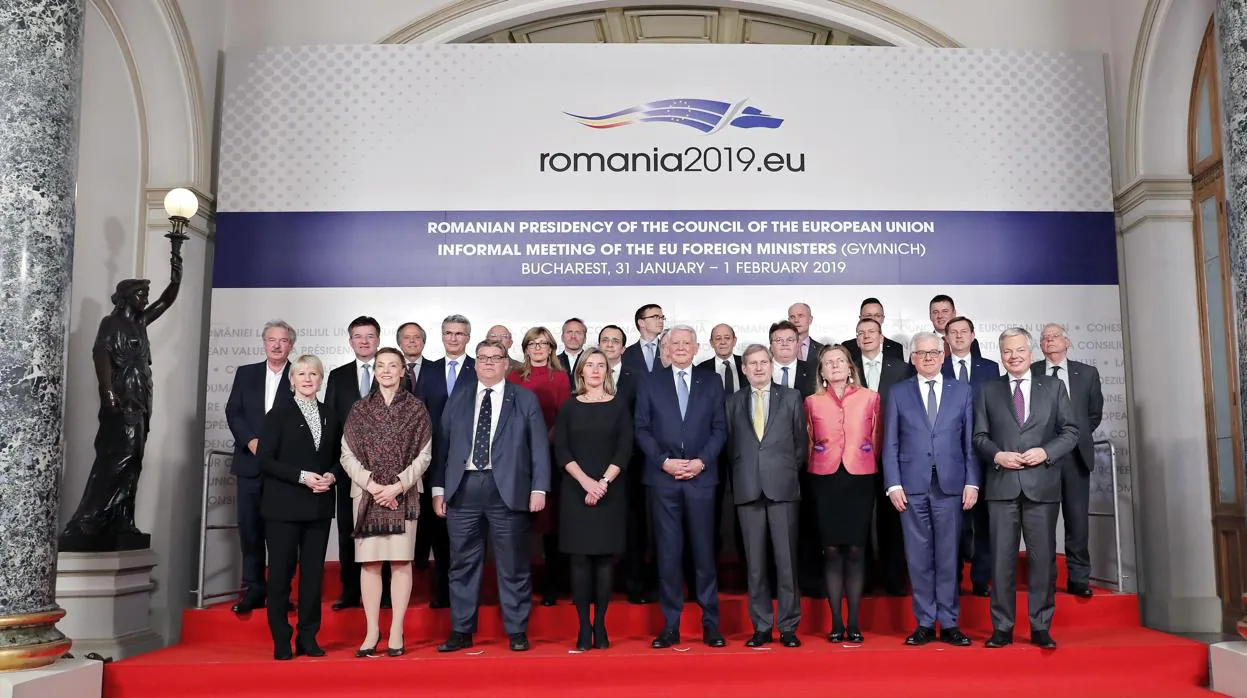 Los asistentes a la reunión informal de ministros de Exteriores de la Unión Europea en Bucarest