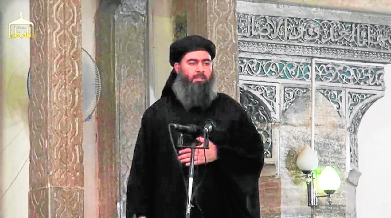 El líder del Daesh, Abu Bakr al-Baghdadi, dando un sermón en una mezquita en Iraq