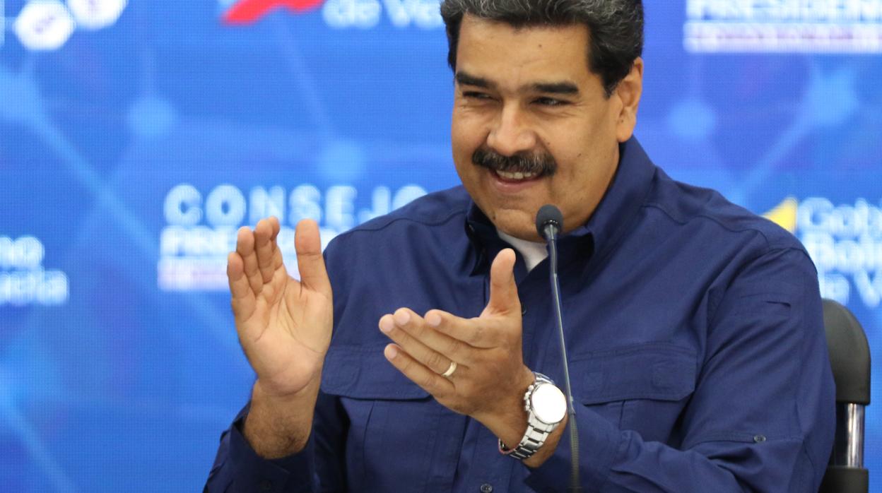 Maduro cierra la frontera con Brasil y baraja hacer lo mismo con la de Colombia