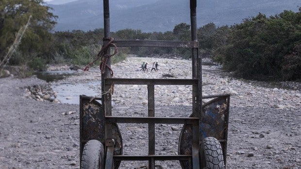 Los venezolanos que se juegan la vida por los caminos ilegales de la frontera con Colombia