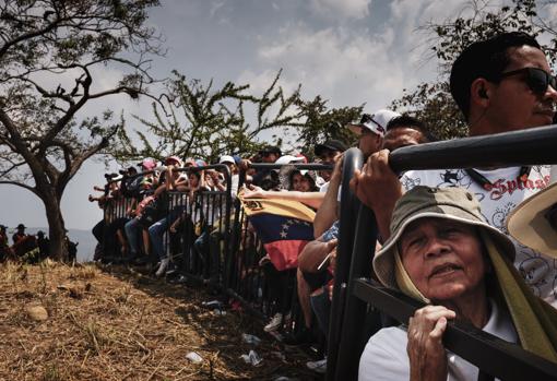 Dos civiles muertos y varios heridos por el ejército de Maduro en la frontera con Brasil