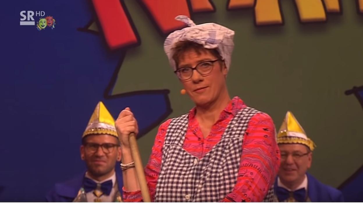 Captura de pantalla del vídeo de Youtube donde sale Annegret Kramp-Karrenbauer