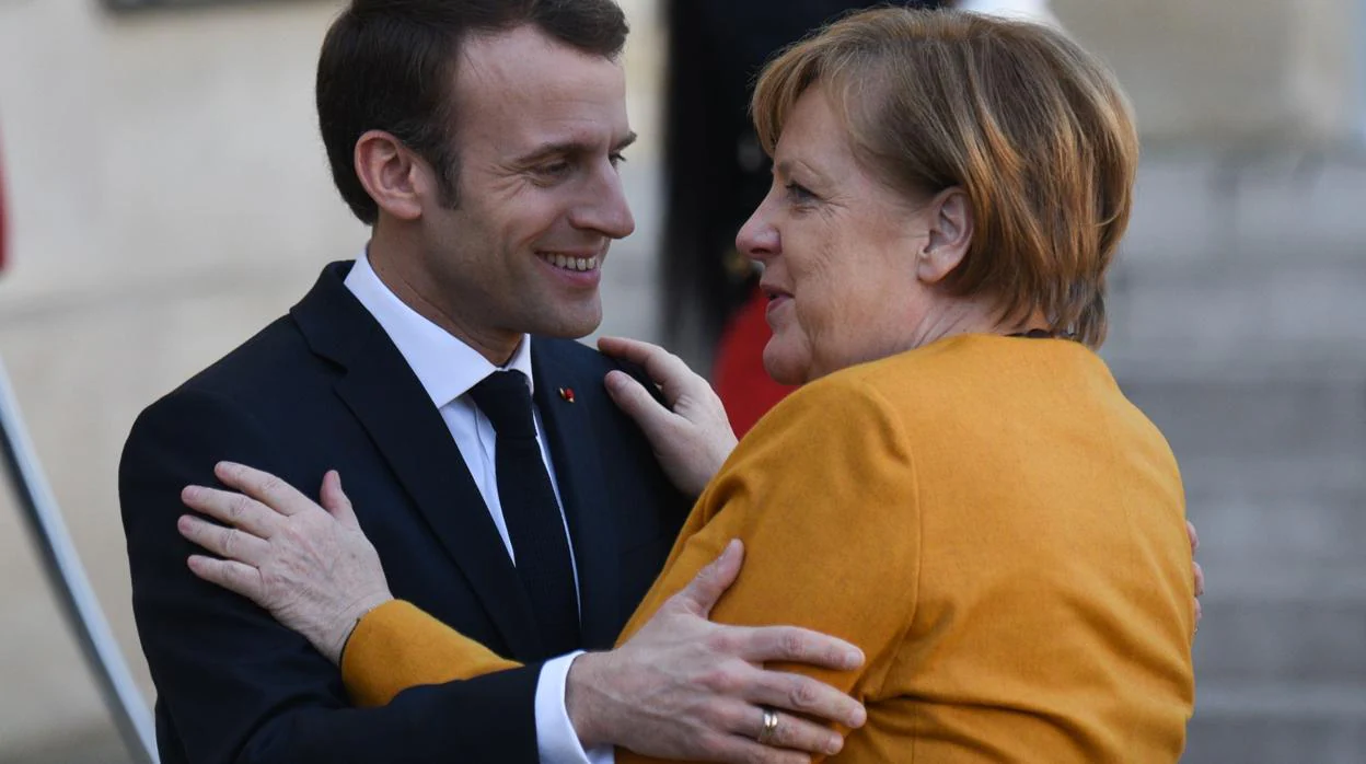 Macron y Merkel aceptan retrasar el Brexit si Londres aclara su plan