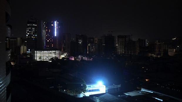 Un largo apagón de 20 horas deja en la oscuridad a toda Venezuela