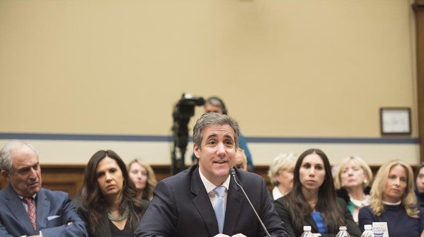 Cohen denuncia a Trump por impago y le pide dos millones