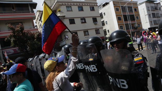 Guaidó anuncia una gira y gran manifestación para reclamar el poder en Venezuela