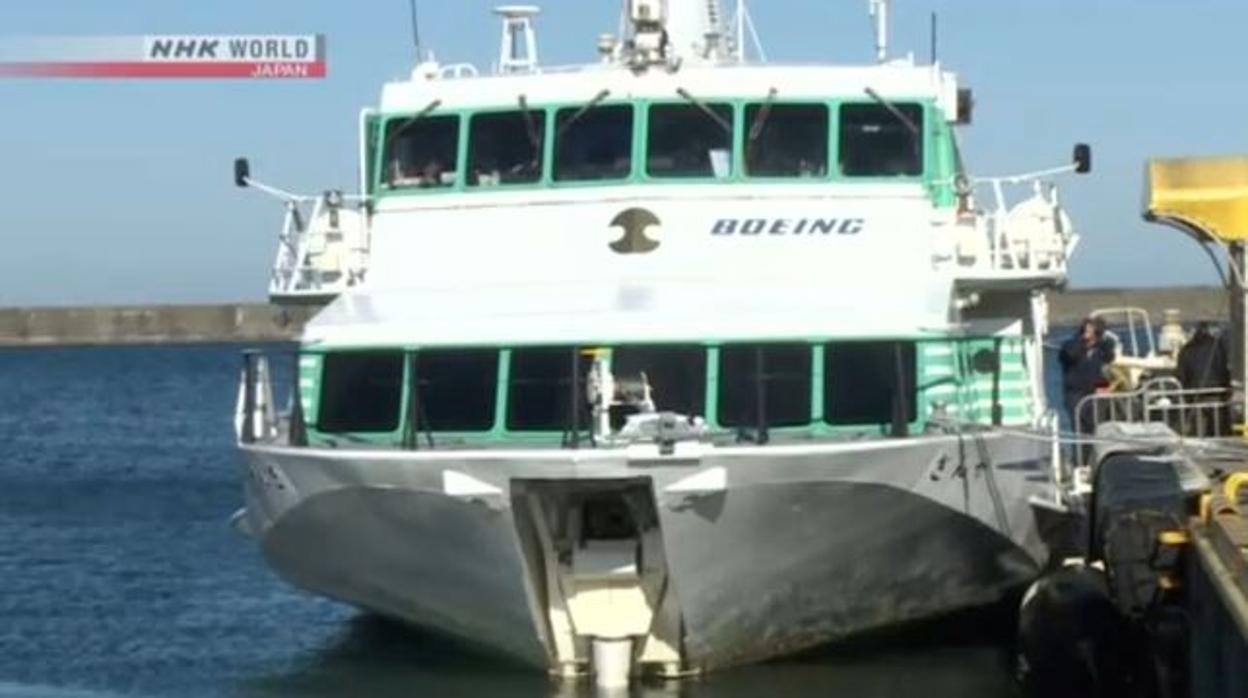 Un ferry hidroala choca con una ballena en Japón y deja más de 80 heridos