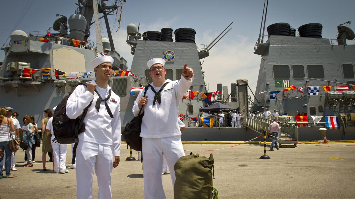 Dos marinos estadounidenses llegan a la base de Rota en Cádiz
