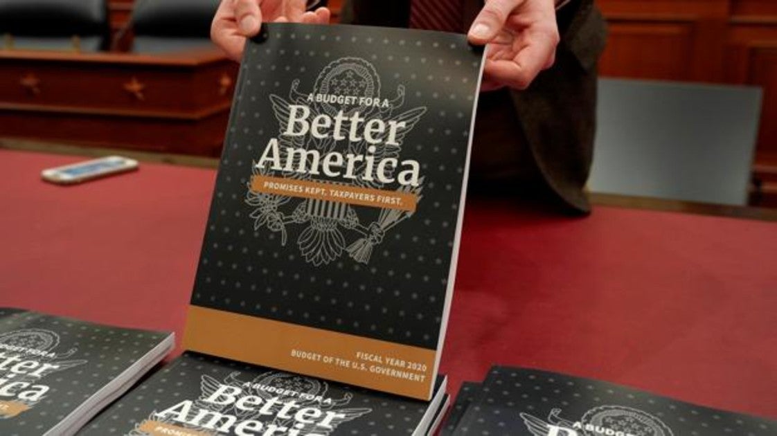 El libro con el presupuesto de Trump llega al Congreso