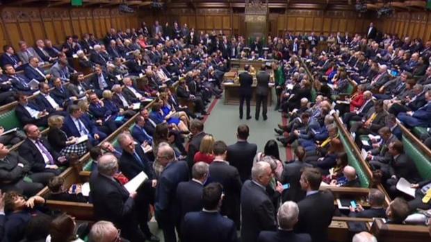En directo: El Parlamento británico aprueba retrasar la fecha del Brexit