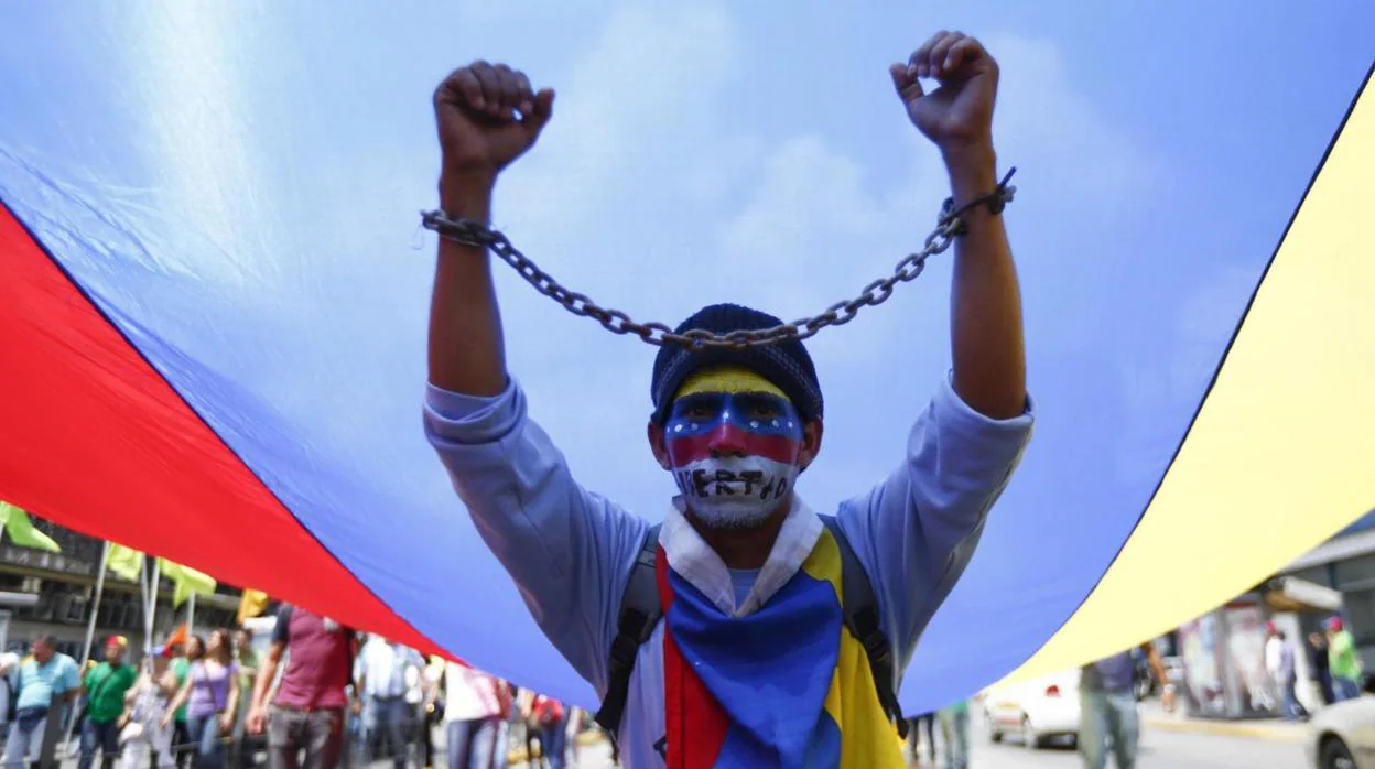 Manifestción denunciado la represión del régimen de Maduro