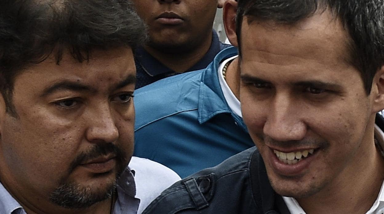 A la izquierda, Roberto Marrero, jefe de Gabinete de Guaidó detenido por el chavismo