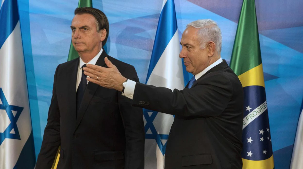 Jair Bolsonaro, con Benjamin Netanyahu este domingo, en la primera jornada de su visita a Israel