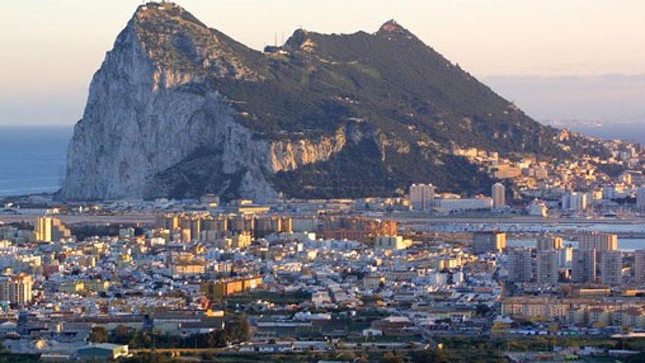 Los eurodiputados españoles fuerzan el cambio de negociador para la norma que alude a Gibraltar como «colonia»