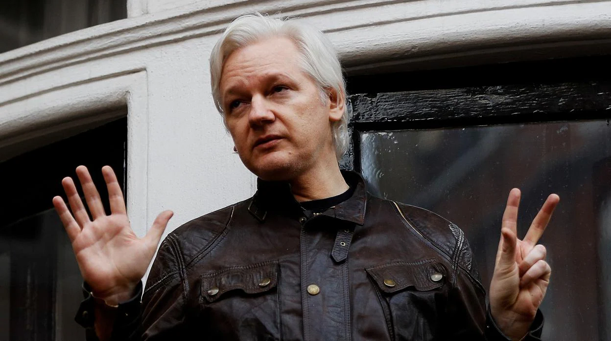 Julian Assange en la embajada de Ecuador en Londres