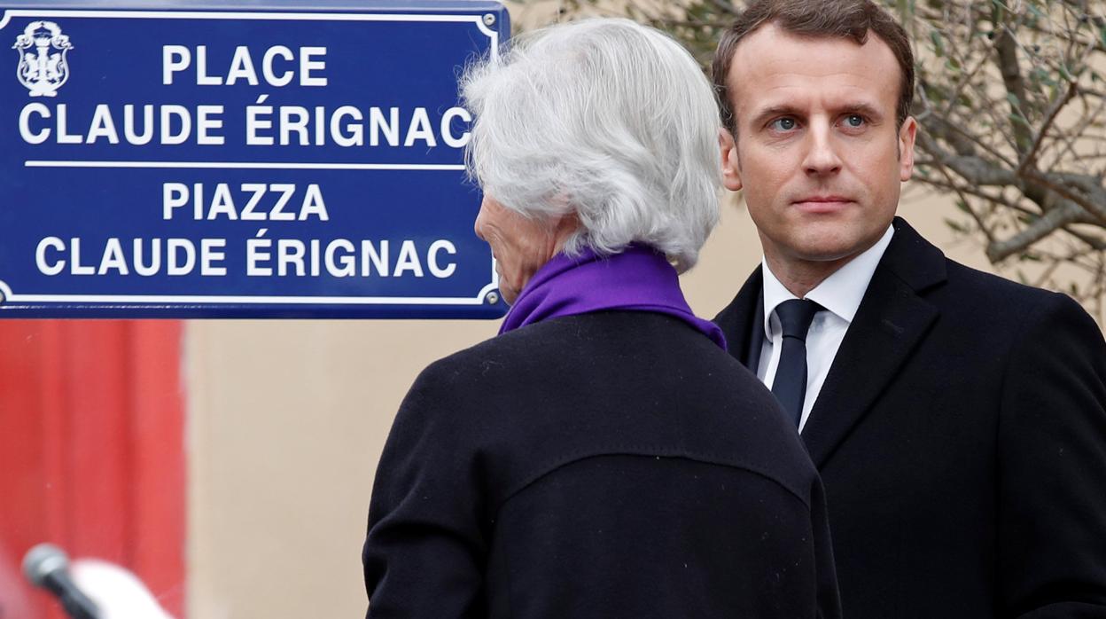 Macron durante un homenaje a Claude Érignac, prefecto asesinado en febrero de 1998