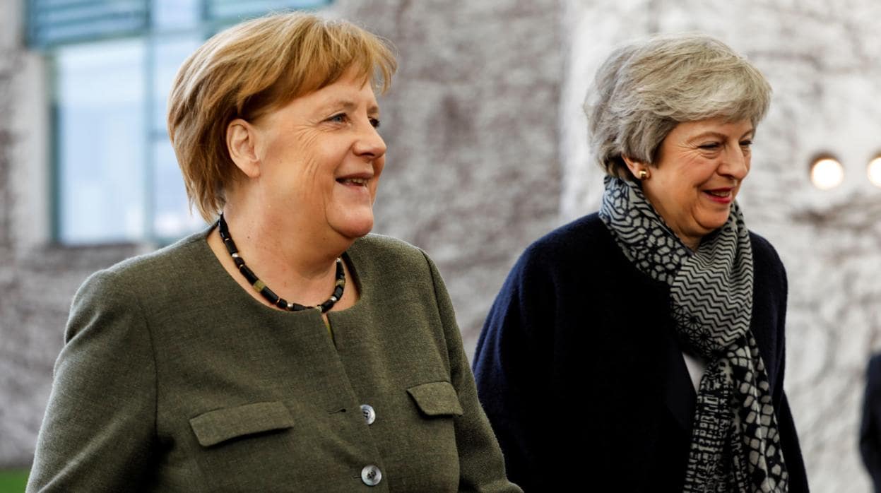 La canciller alemana, Angela Merkel, recibe a la primera ministra británica, Theresa May, este martes en la Cancillería en Berlín