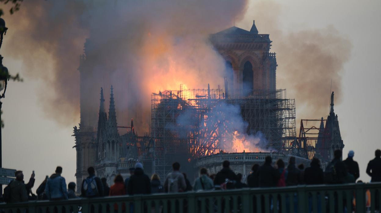 Las portadas de la prensa internacional recogen el incendio en Notre Dame, París