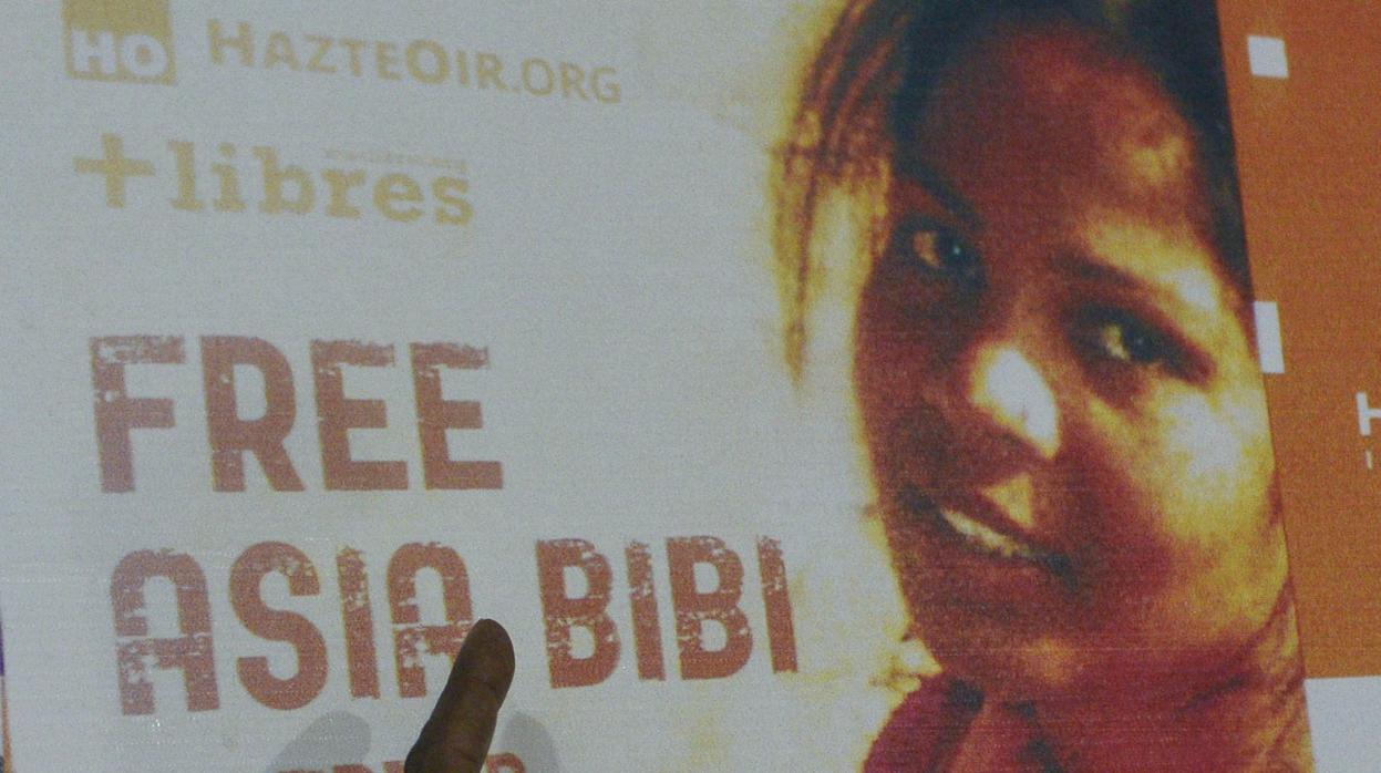 La católica Asia Bibi deja Pakistán para reunirse con su familia en Canadá