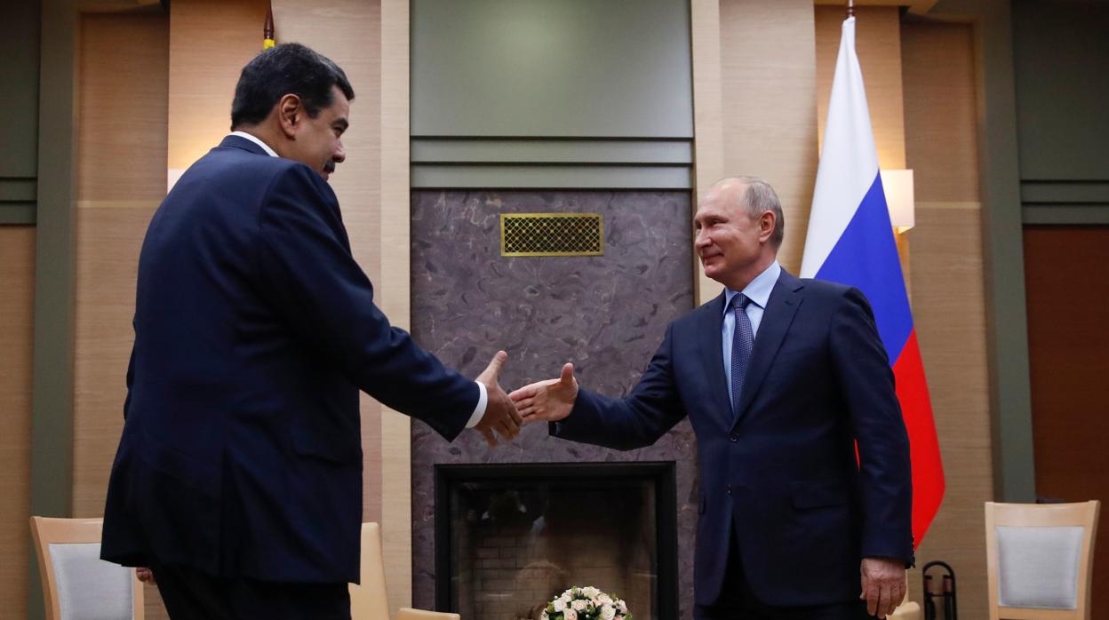 Vladímir Putin recibe a Nicolás Maduro en su residencia a las afueras de Moscú en diciembre de 2018