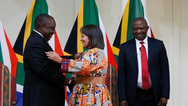 Sudáfrica apuesta por primera vez por un gobierno paritario