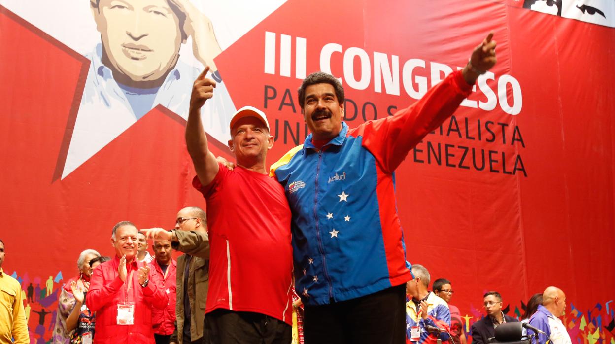 Foto que le enseñó Ramos a Maduro durante la entrevista en Miraflores