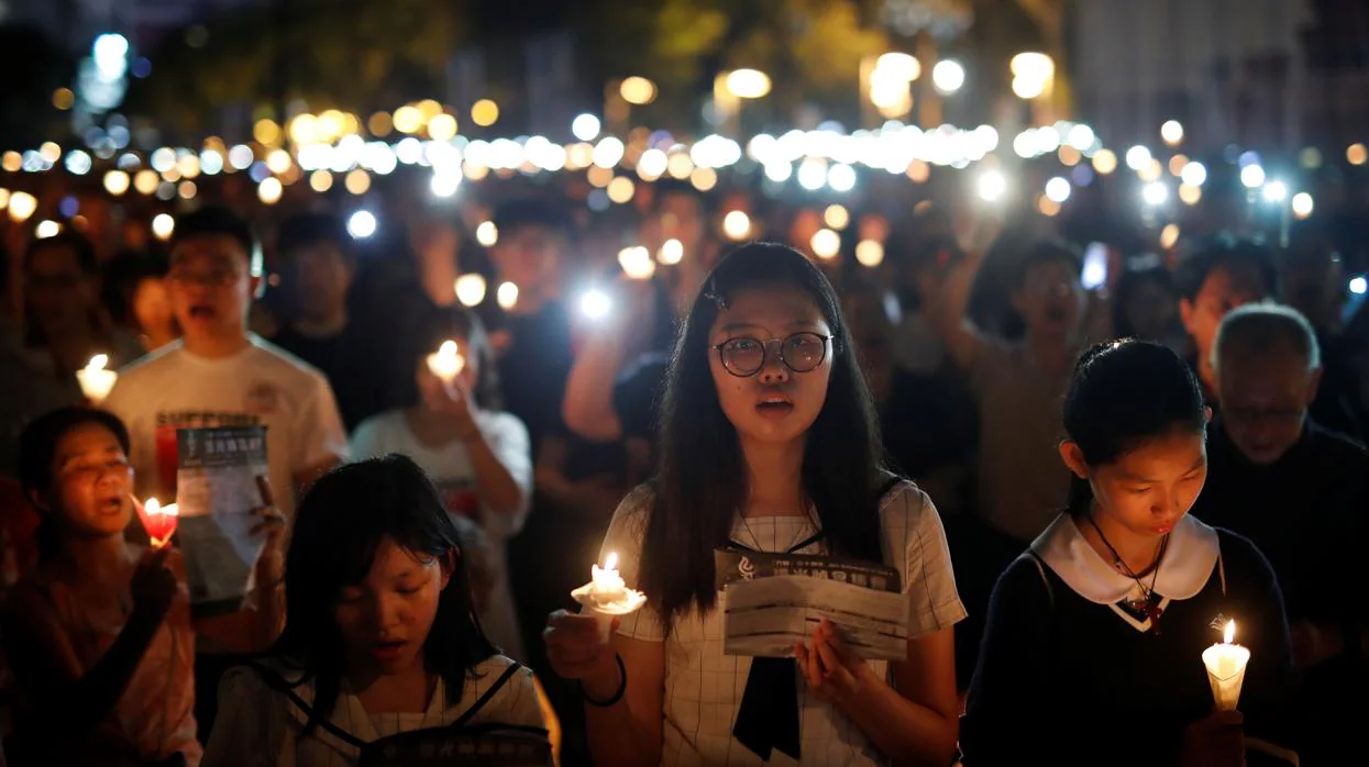 Hong Kong recuerda la masacre de Tiananmen con una vigilia récord